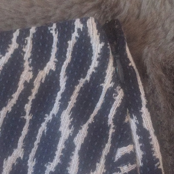 ⭐️ Firm Price ⭐️ NWOT Envelope Ikat Loft white/blue patterned skirt - Picture 6 of 9